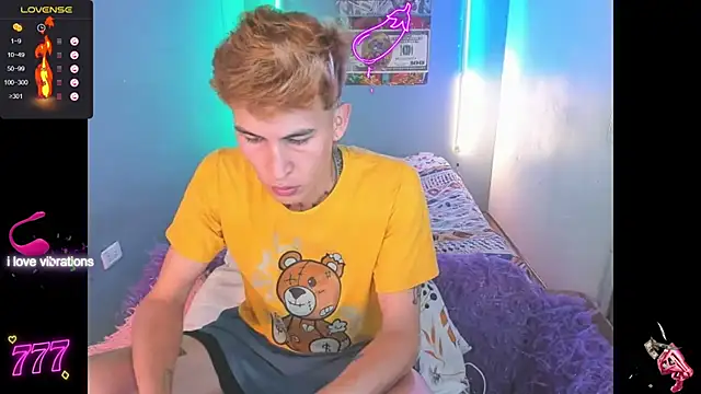 Snapshot of Latin_boysxxxx chatting on March 29, 2026, 2:02 am Latin boysxxxx online show from March 29, 2026, 2:02 am