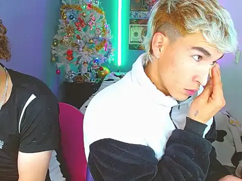 Snapshot of Latin_boysxxxx chatting on November 8, 2025, 1:20 am Latin boysxxxx online show from November 8, 2025, 1:20 am