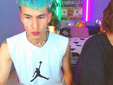 Snapshot of Latin_boysxxxx chatting on October 18, 2025, 10:12 pm Latin boysxxxx online show from October 18, 2025, 10:12 pm