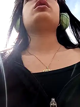 Arianaa Toro online show from November 11, 2025, 1:39 pm