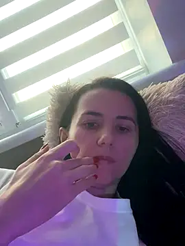 oliviya mur online show from November 26, 2025, 2:06 pm