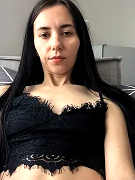 oliviya mur online show from October 20, 2025, 7:42 am