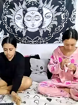 abby n emily online show from April 22, 2026, 1:40 pm