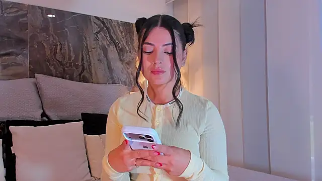 Rashel Frost  online show from February 2, 2026, 7:46 pm