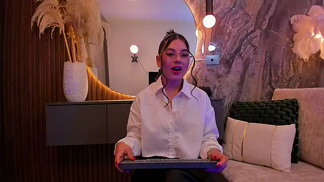 Rashel Frost  online show from June 26, 2026, 6:14 pm
