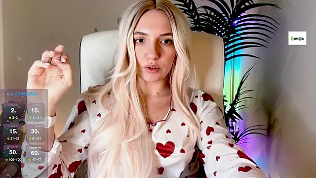 Snapshot of cute_cake chatting on December 3, 2025, 8:52 pm cute cake online show from December 3, 2025, 8:52 pm