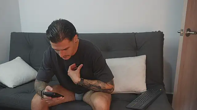 Snapshot of Dominick_walker chatting on October 22, 2025, 6:51 pm Dominick walker online show from October 22, 2025, 6:51 pm