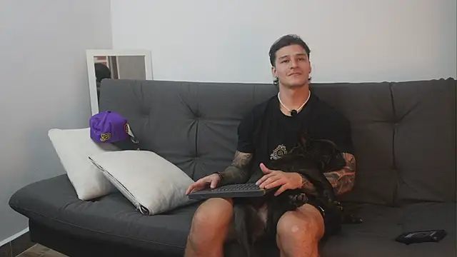 Snapshot of Dominick_walker chatting on November 15, 2025, 7:18 pm Dominick walker online show from November 15, 2025, 7:18 pm