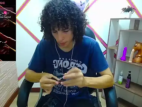 Snapshot of Mike_Miiller_ chatting on November 18, 2025, 4:10 pm Mike Miiller online show from November 18, 2025, 4:10 pm