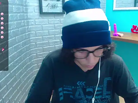 Snapshot of Mike_Miiller_ chatting on November 7, 2025, 4:55 pm Mike Miiller online show from November 7, 2025, 4:55 pm