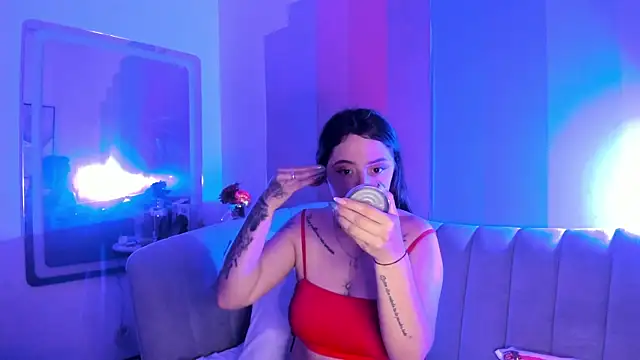 Snapshot of JuliethCruz_ chatting on July 16, 2026, 8:39 pm JuliethCruz online show from July 16, 2026, 8:39 pm