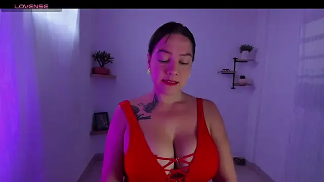 Saraarouusee online show from November 18, 2025, 8:34 pm