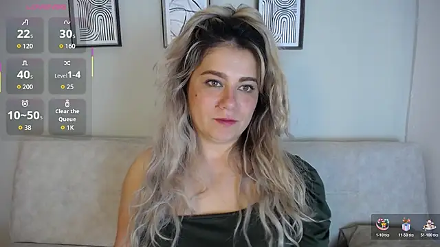 Snapshot of Sweet_Bella_Valery chatting on November 25, 2025, 10:10 pm Sweet Bella Valery online show from November 25, 2025, 10:10 pm