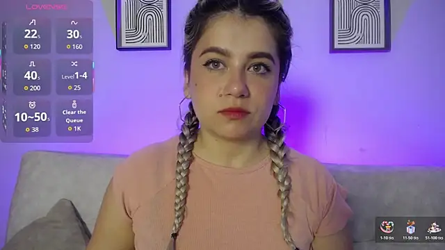 Snapshot of Sweet_Bella_Valery chatting on November 4, 2025, 11:19 pm Sweet Bella Valery online show from November 4, 2025, 11:19 pm