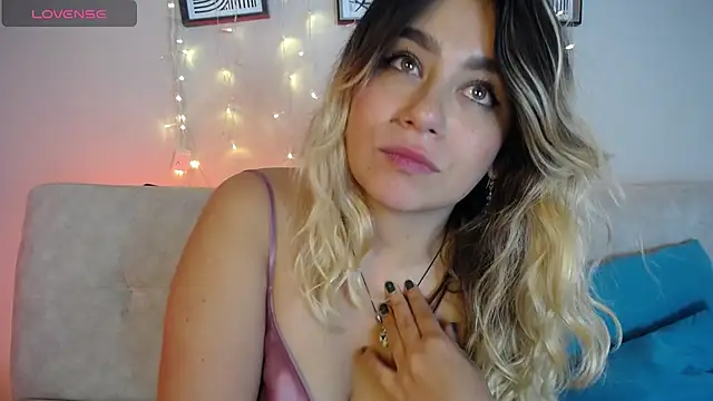 Sweet Bella Valery online show from April 28, 2026, 2:27 am