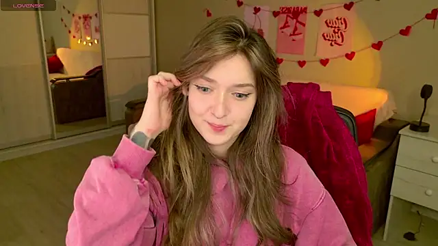 Snapshot of BellaSink chatting on December 2, 2025, 5:31 am BellaSink online show from December 2, 2025, 5:31 am