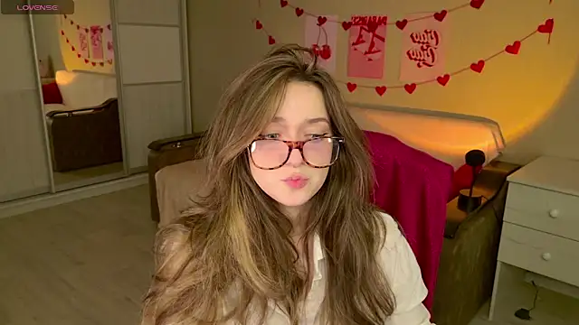 Snapshot of BellaSink chatting on December 5, 2025, 5:50 am BellaSink online show from December 5, 2025, 5:50 am