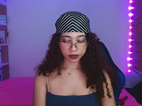 Medussa3033 online show from December 14, 2025, 3:24 am