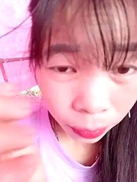 Snapshot of Erza-- chatting on October 25, 2025, 12:54 am Erza-- online show from October 25, 2025, 12:54 am