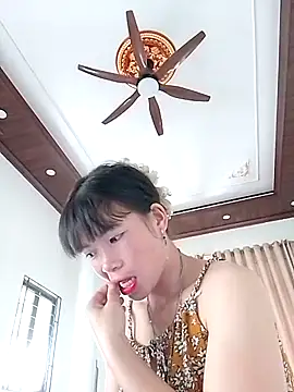 Snapshot of Erza-- chatting on October 21, 2025, 5:51 am Erza-- online show from October 21, 2025, 5:51 am