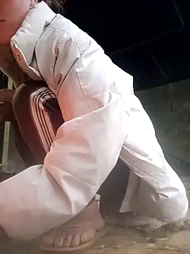 Snapshot of Myzak- chatting on February 9, 2026, 11:58 pm Myzak- online show from February 9, 2026, 11:58 pm