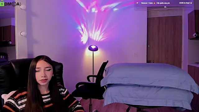 Snapshot of Mikeyvioleta_ chatting on May 8, 2026, 9:24 am Mikeyvioleta online show from May 8, 2026, 9:24 am