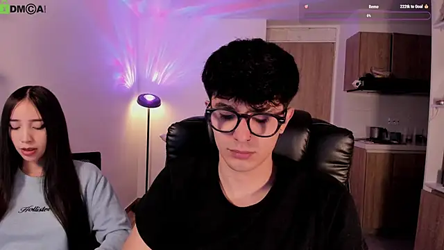 Snapshot of Mikeyvioleta_ chatting on May 18, 2026, 12:10 pm Mikeyvioleta online show from May 18, 2026, 12:10 pm