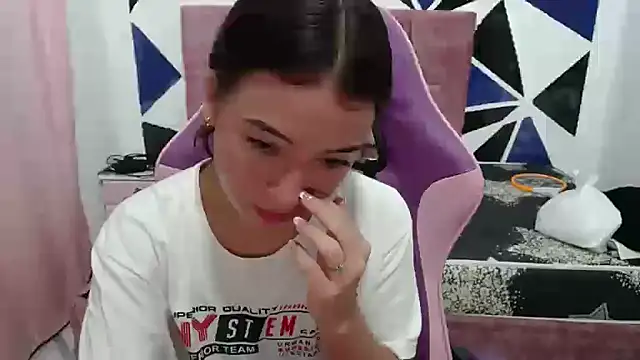 Snapshot of scarleth18 chatting on November 6, 2025, 2:37 am scarleth18 online show from November 6, 2025, 2:37 am