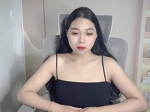 Snapshot of Lilybelle-e chatting on October 17, 2025, 5:55 am Lilybelle-e online show from October 17, 2025, 5:55 am