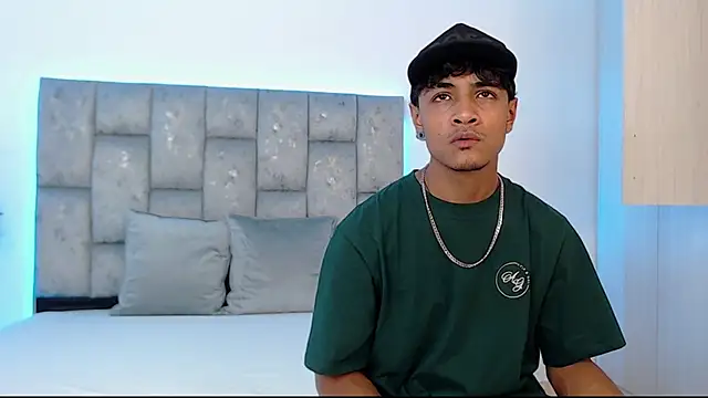 Snapshot of SweetAndSinful chatting on October 20, 2025, 3:30 am SweetAndSinful online show from October 20, 2025, 3:30 am