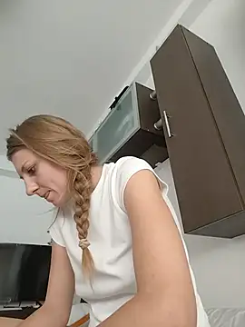 SandyCassie online show from July 28, 2026, 2:24 pm