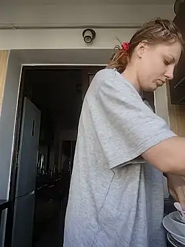 SandyCassie online show from June 17, 2026, 5:29 am