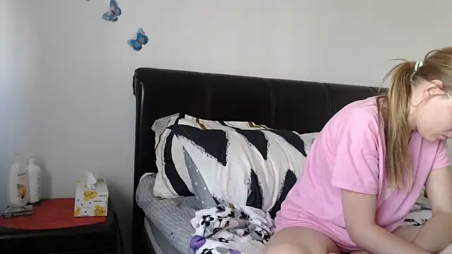 SandyCassie online show from June 18, 2026, 5:50 am