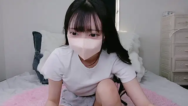 Snapshot of Mirai_oO16Oo chatting on November 16, 2025, 6:40 am Mirai oO16Oo online show from November 16, 2025, 6:40 am