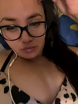 antoniamiller69 online show from November 3, 2025, 2:28 am