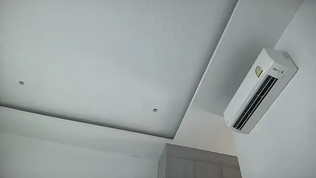 Amiraxevans online show from May 6, 2026, 4:49 am