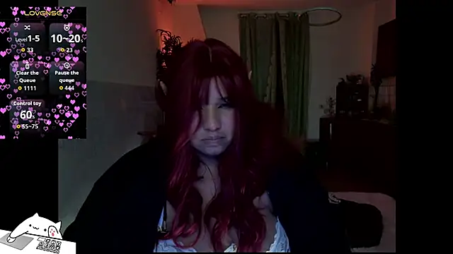 Snapshot of FullSizeQueen chatting on October 18, 2025, 11:51 pm FullSizeQueen online show from October 18, 2025, 11:51 pm