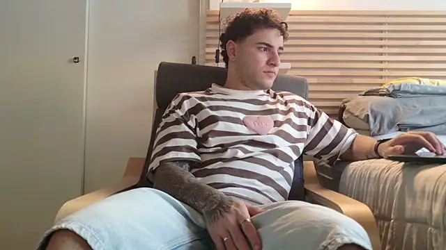 Snapshot of KevinWolf777 chatting on March 19, 2026, 10:21 pm KevinWolf777 online show from March 19, 2026, 10:21 pm