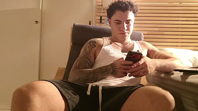 Snapshot of KevinWolf777 chatting on March 19, 2026, 3:17 am KevinWolf777 online show from March 19, 2026, 3:17 am