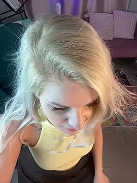 Snapshot of cold_blondie chatting on July 23, 2026, 5:38 am cold blondie online show from July 23, 2026, 5:38 am