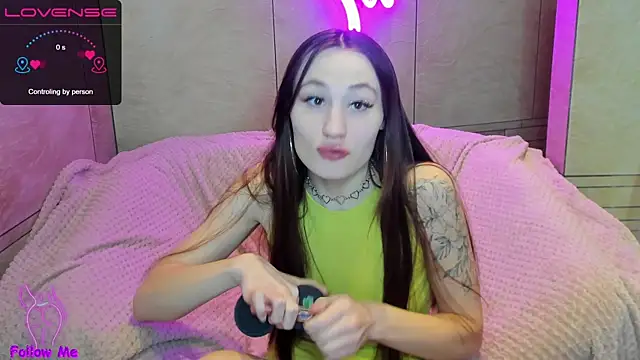 honeybuns lizzy online show from April 19, 2026, 1:23 pm
