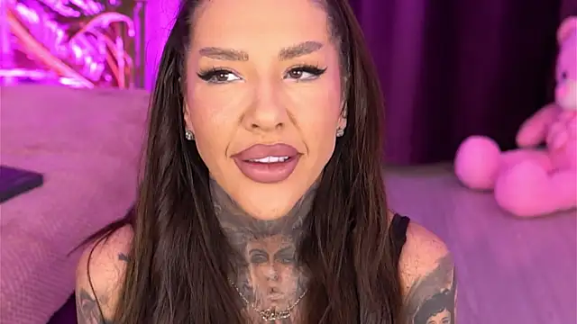 Snapshot of ScarletNoir chatting on November 12, 2025, 6:28 am ScarletNoir online show from November 12, 2025, 6:28 am