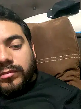 Snapshot of LuisR727 chatting on November 19, 2025, 10:15 am LuisR727 online show from November 19, 2025, 10:15 am