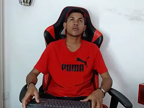 Snapshot of sexy_latin_cum chatting on October 15, 2025, 1:41 pm sexy latin cum online show from October 15, 2025, 1:41 pm