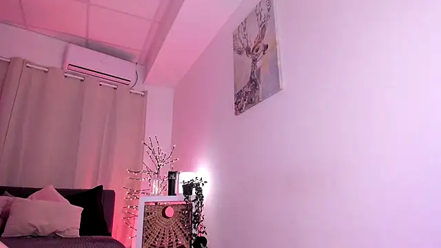 Divine Madeleine online show from April 30, 2026, 6:09 am