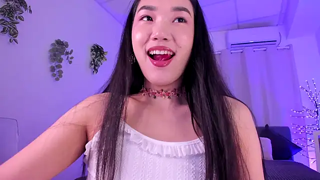 Snapshot of Divine_Madeleine chatting on June 12, 2026, 6:00 am Divine Madeleine online show from June 12, 2026, 6:00 am