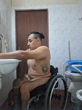 Snapshot of Rueditasss chatting on April 4, 2026, 3:40 pm Rueditasss online show from April 4, 2026, 3:40 pm