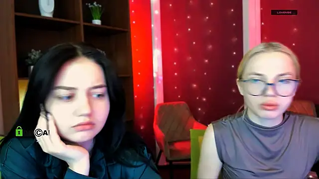 Snapshot of miki_ti chatting on December 5, 2025, 6:34 am miki ti online show from December 5, 2025, 6:34 am