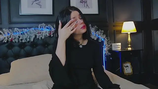 AliceLune online show from December 18, 2025, 1:59 pm