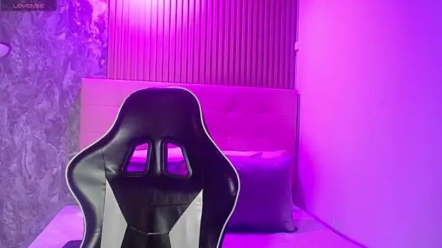 Snapshot of cherry_isabelle chatting on October 16, 2025, 2:25 pm cherry isabelle online show from October 16, 2025, 2:25 pm